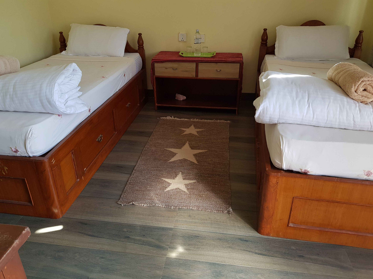 Phewa Room 2 (Standard Twin Room with Phewa Lake View) - Hidden Paradise Guest House & Retreat