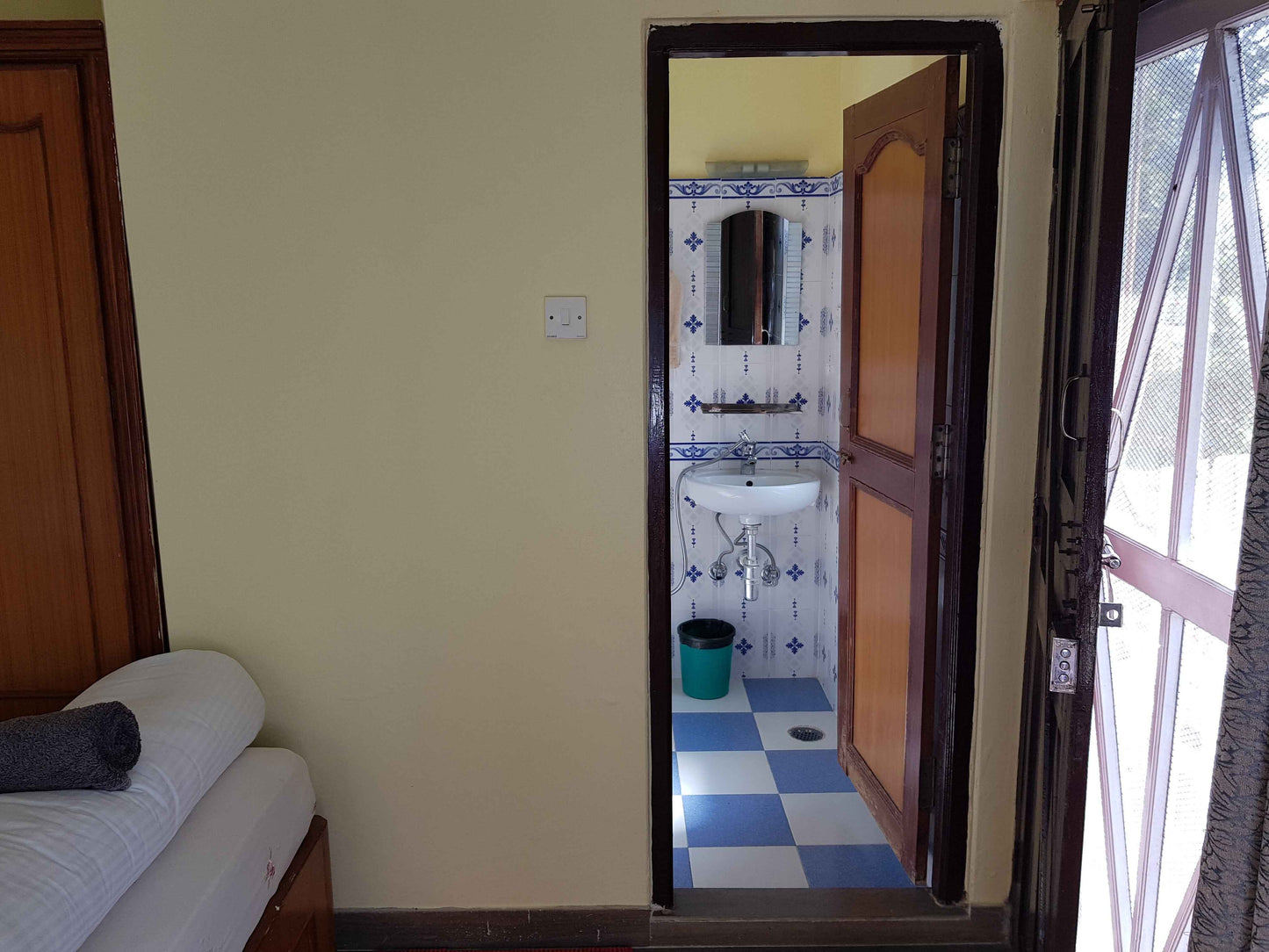 Phewa Room 1 (Standard Twin Room with Phewa Lake View) - Hidden Paradise Guest House & Retreat