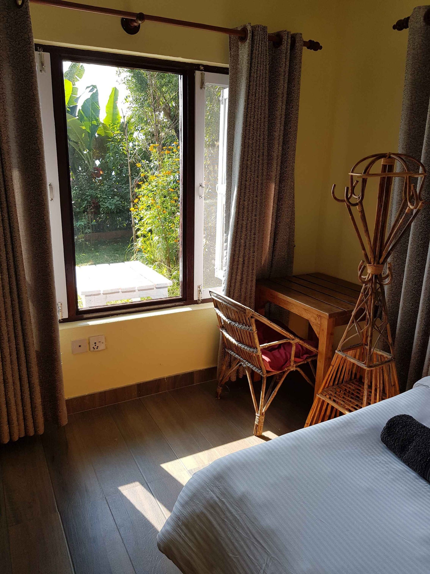 Phewa Room 1 (Standard Twin Room with Phewa Lake View) - Hidden Paradise Guest House & Retreat