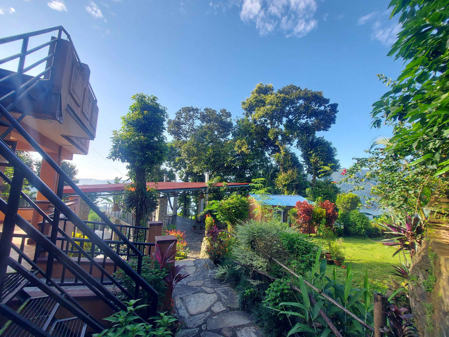 Round House Energy Room 1 (Deluxe Double Suite with Phewa Lake View - Upper Level) - Hidden Paradise Guest House & Retreat